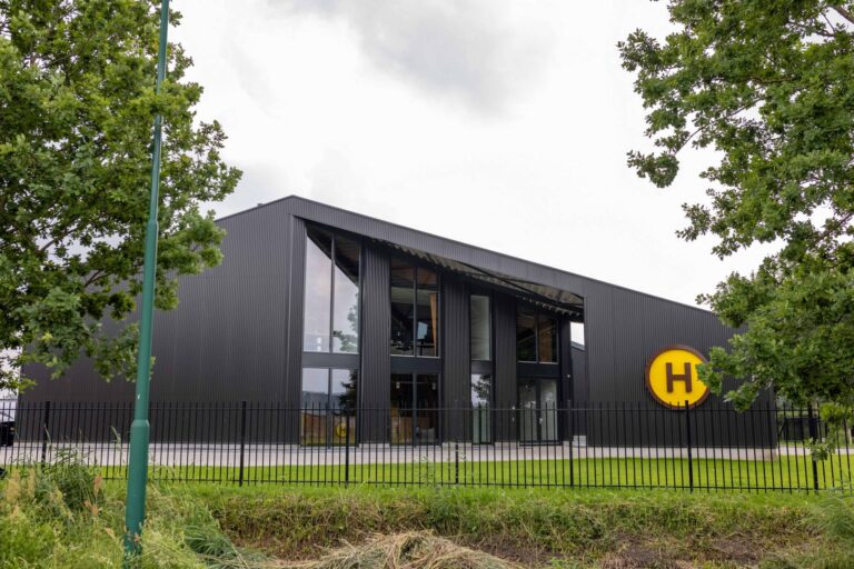 Eigentijds kantoor & bedrijfshal in Berghem