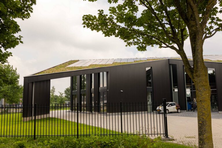 Eigentijds kantoor & bedrijfshal in Berghem