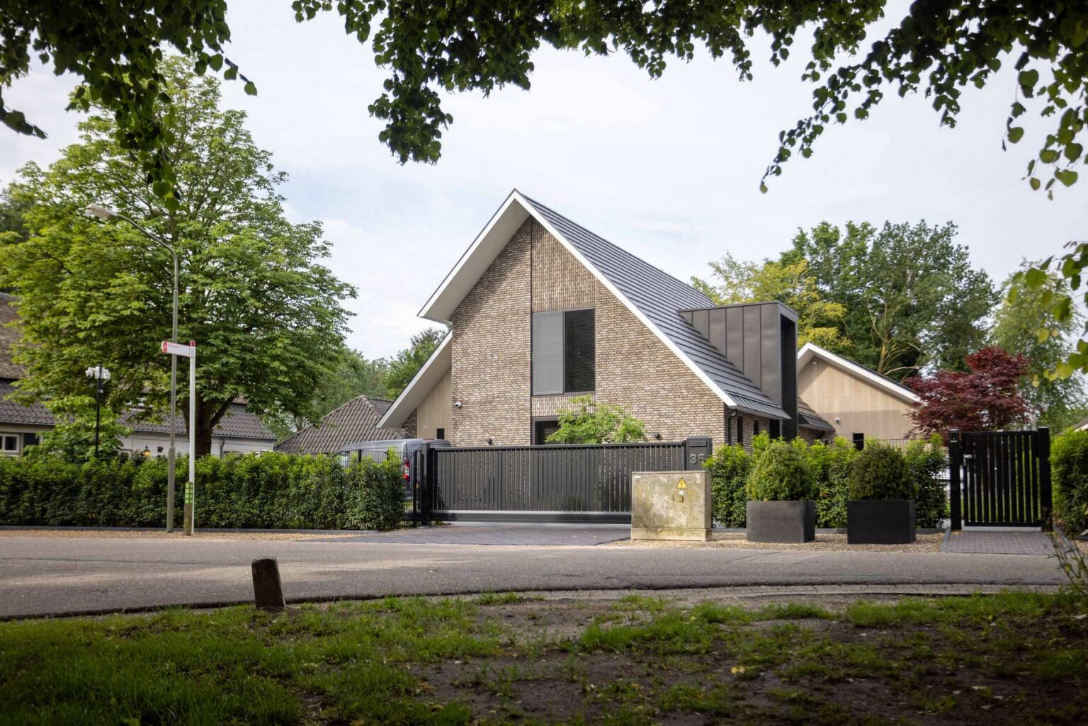 Eigentijdse woning in Overlangel