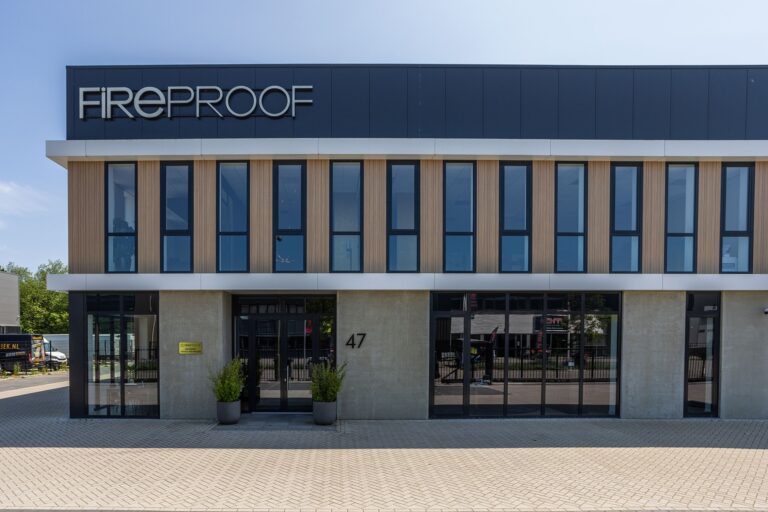 Bedrijfshal met kantoor in Ravenstein