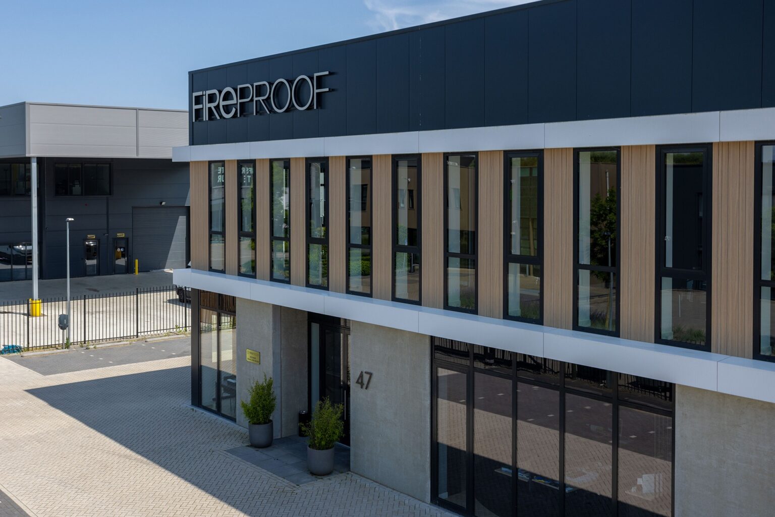 Bedrijfshal met kantoor in Ravenstein