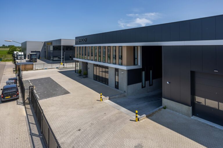 Bedrijfshal met kantoor in Ravenstein