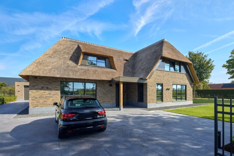 Landelijk rietgedekte villa Berghem