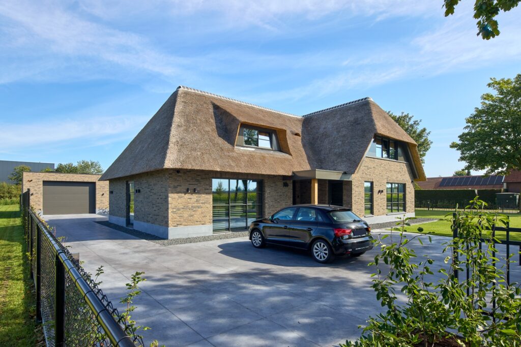 Landelijk rietgedekte villa Berghem